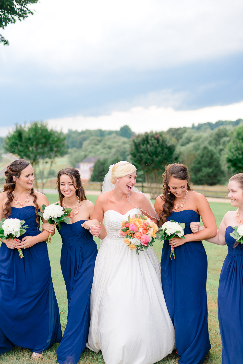 Bridesmaids Poses: How To Photograph The Bridesmaids Portraits