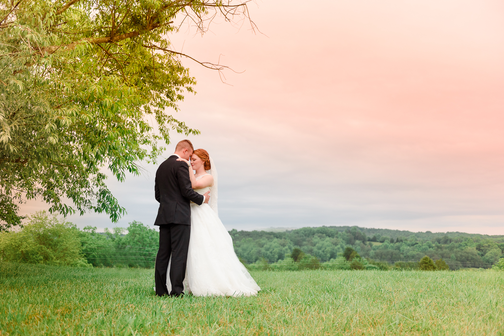 sunset photos at Sorella Farms of married couple