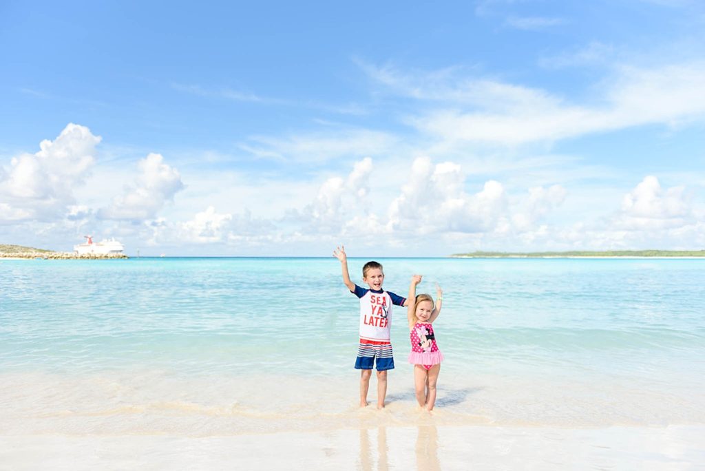 siblings taking pictures in the Bahamas