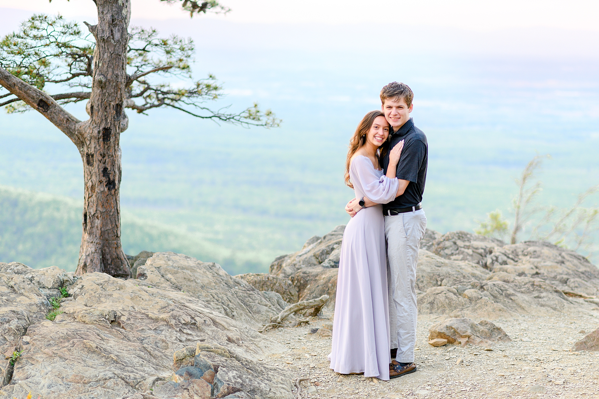 A stunning engagement photo taken at Ravens Roost 