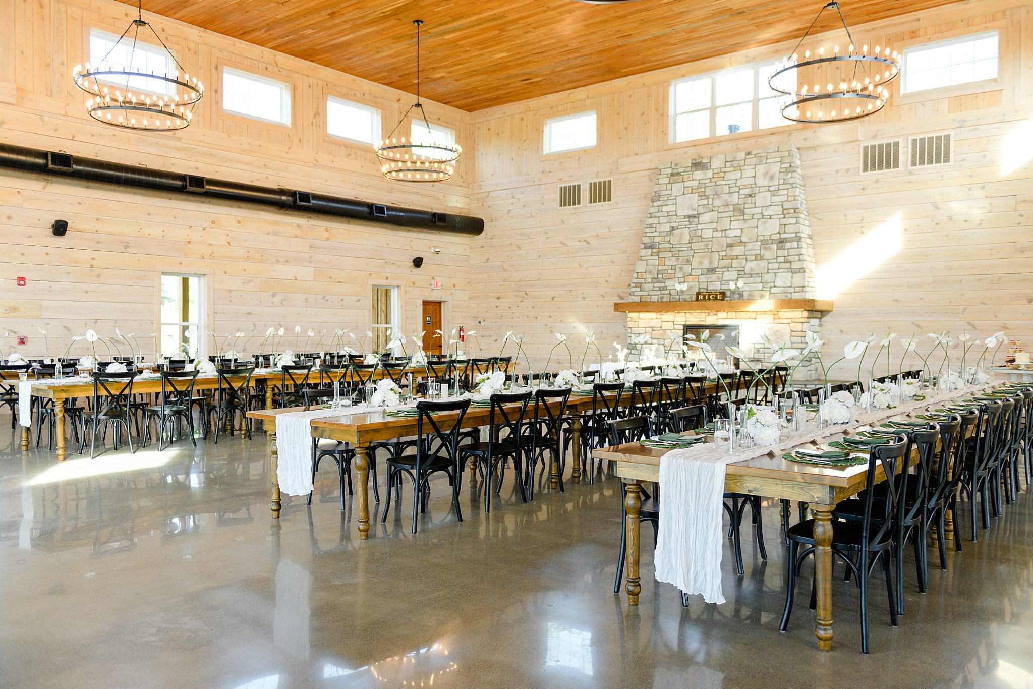 reception design at cedar oaks farm