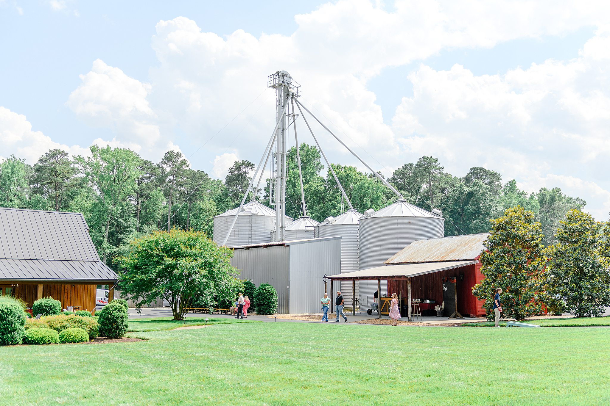 weddign guests at the barns of kanak