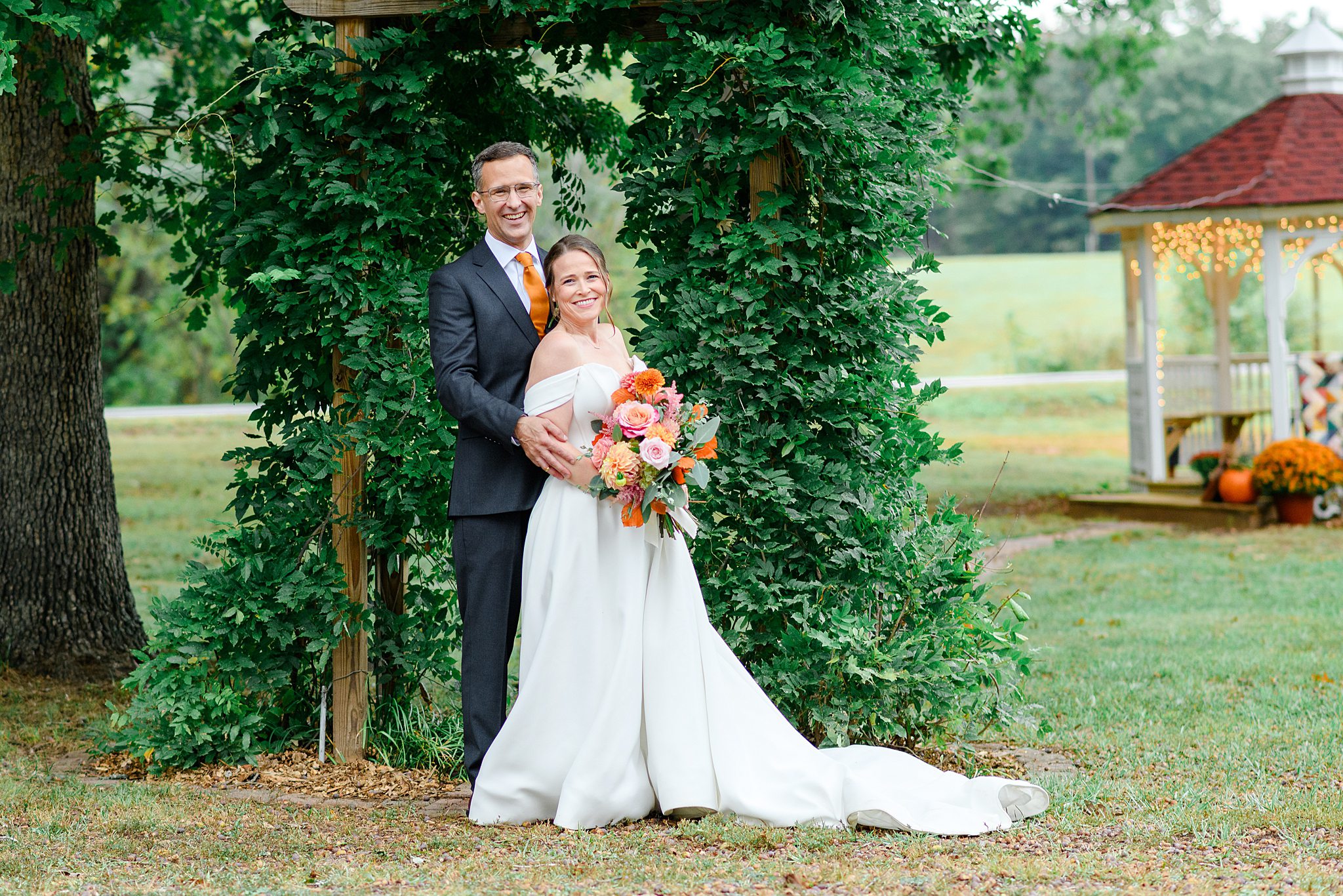 fall pictures of bride and groom